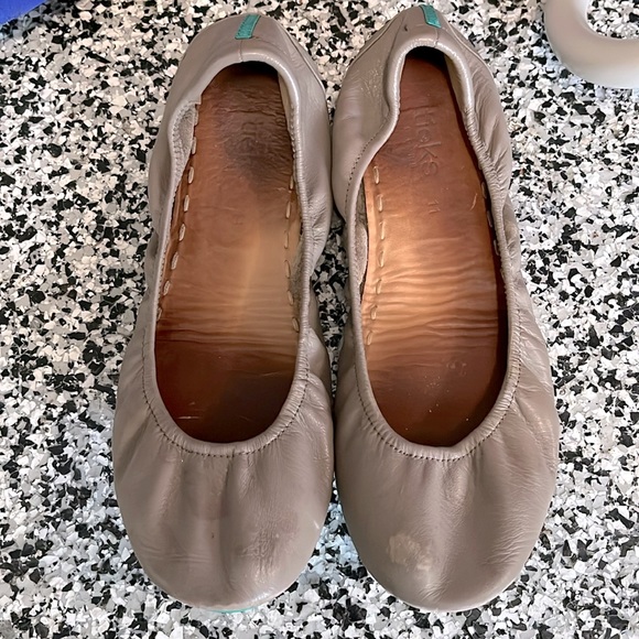 Tieks Shoes - Tieks Tan Flats